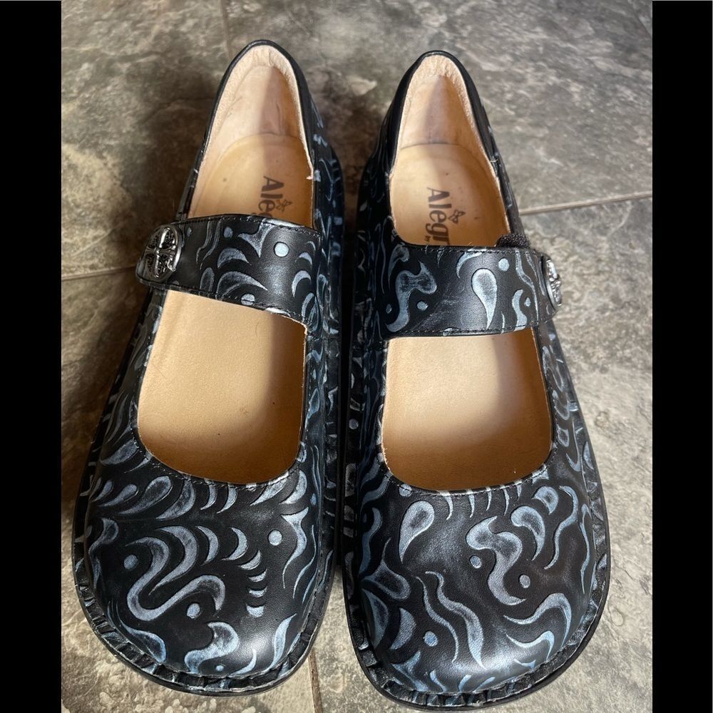 Algeria women’s shoes sz 40/10